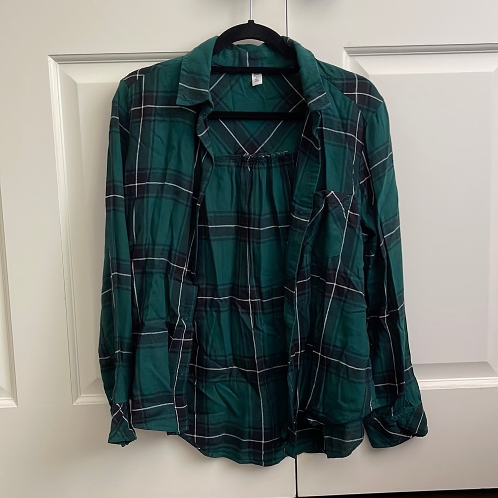 Selling because it’s in great condition but rarely worn! BP Small green plaid